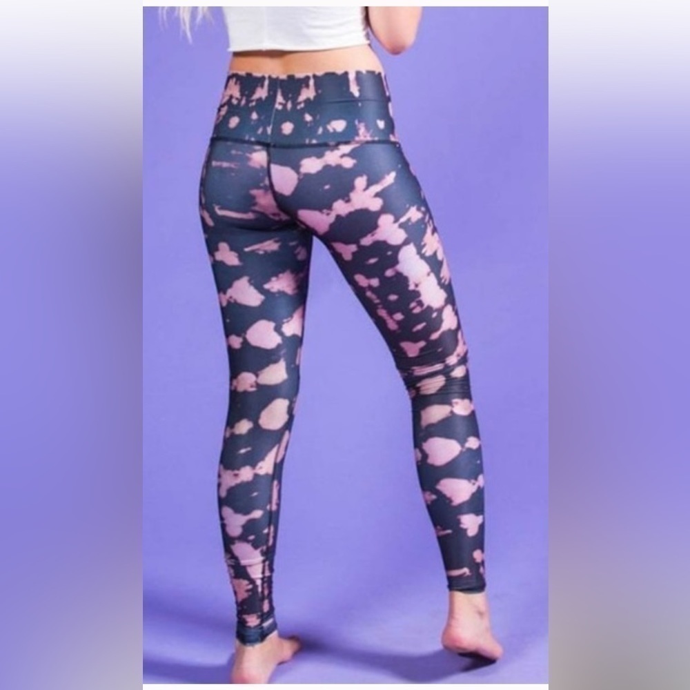 Teeki Cusco Rambler hot pants, size XS excellent condition pink, black